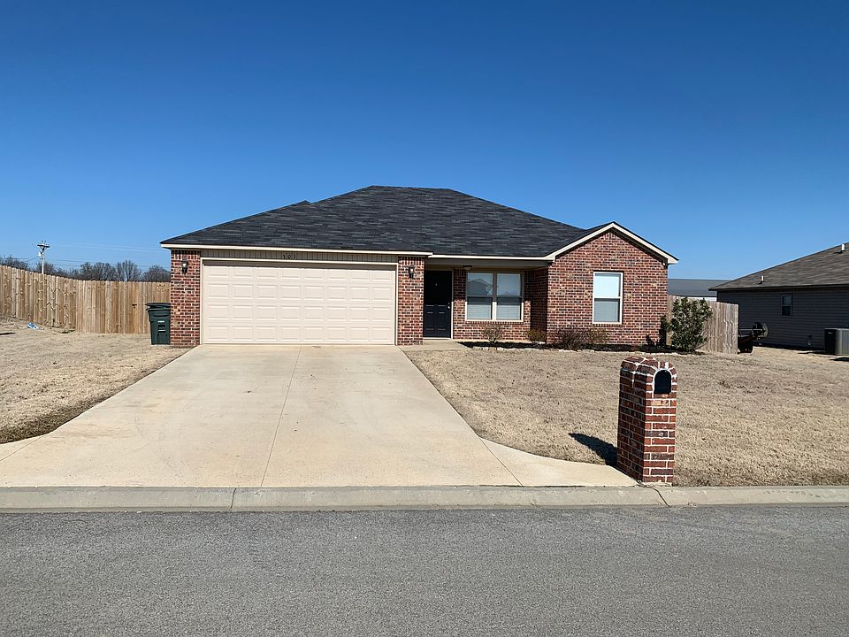 2nd image of 301 Emma Dr