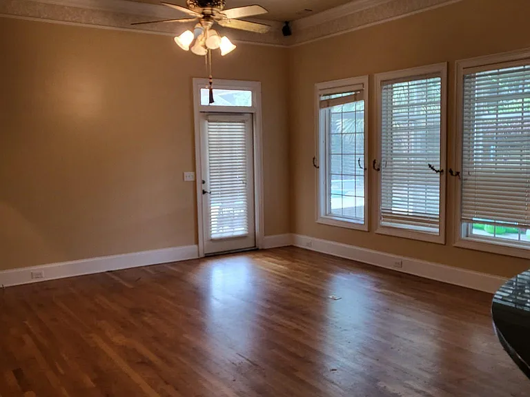 406 Royal Crest Cir — Photo 10