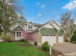 321 Deerfoot Trl, Chanhassen, MN 55317