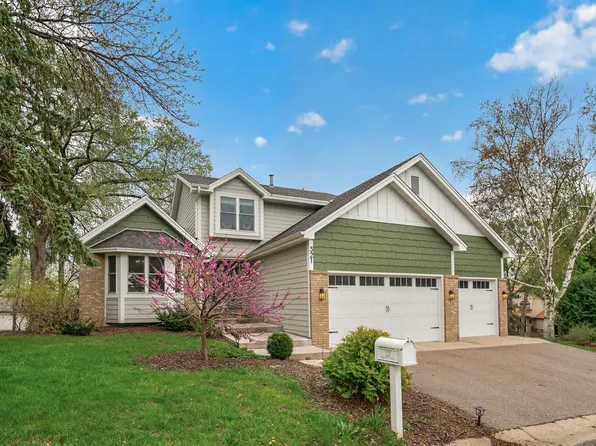 321 Deerfoot Trl, Chanhassen, MN 55317