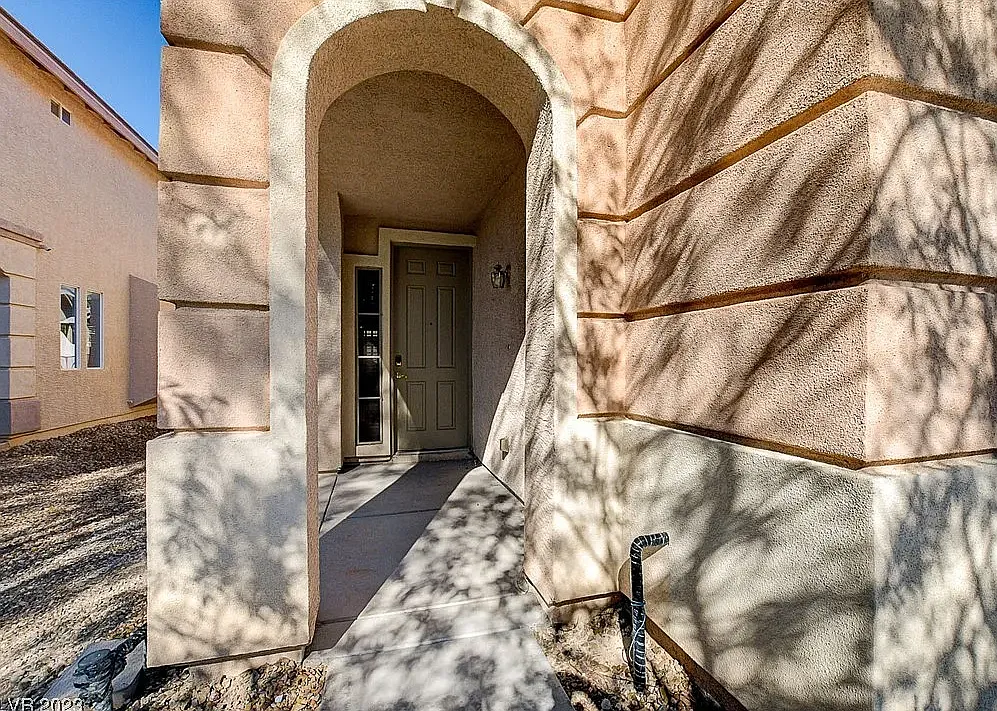 3 bed, 2170 sqft, $2,150 — Photo 2