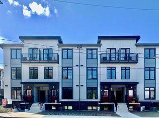 6 Bicknell Ave #16, Toronto, ON M6M0B4