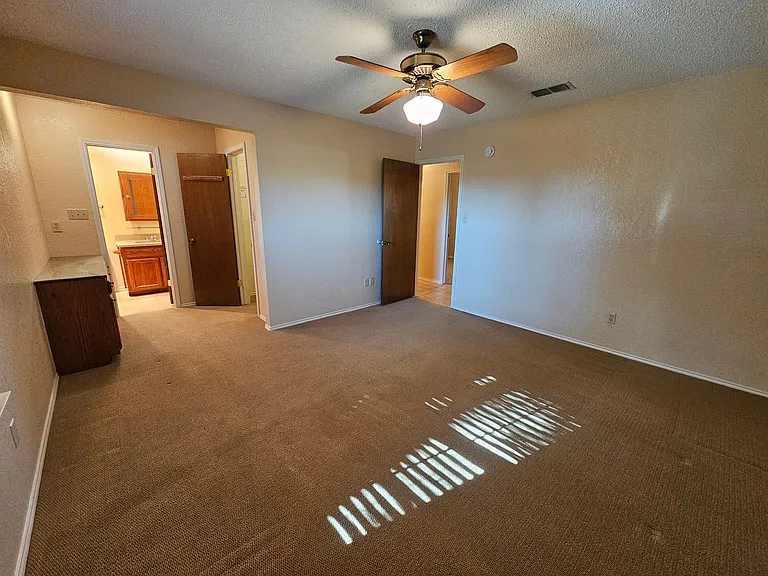 400 Hallmark Dr — Photo 27