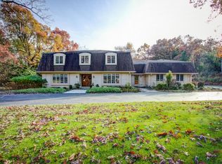 N2W31983 Twin Oaks Dr, Delafield, WI 53018