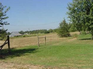E Edmondson St, Gentry, AR 72734