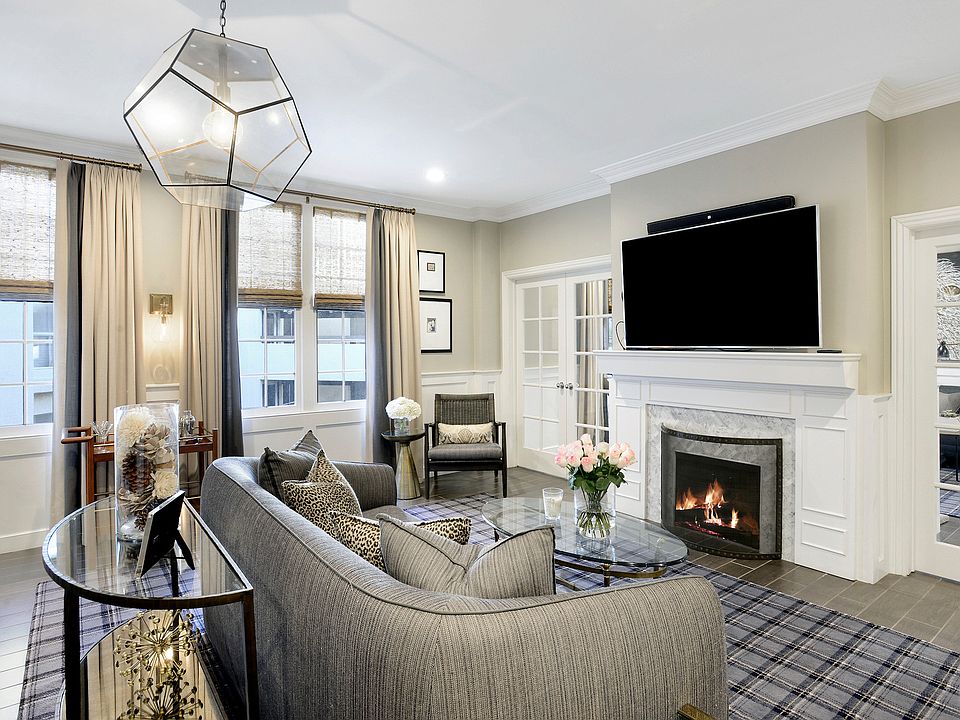 1st image of 420 S Barrington Ave APT 202