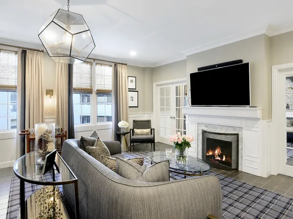 420 S Barrington Ave APT 202, Los Angeles, CA 90049