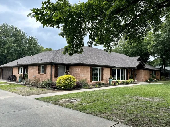 1425 Daisy Ln, Irving, TX 75061