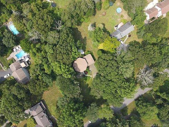 3rd image of 25 Coachman Pike