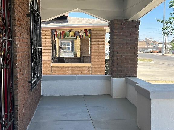 2nd image of 2115 E Yandell Dr