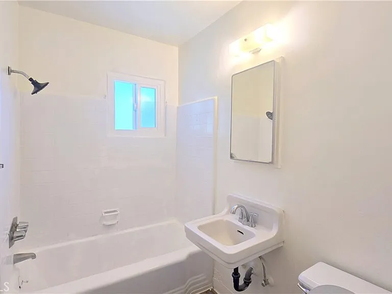 380 N 9th Ave — Photo 12