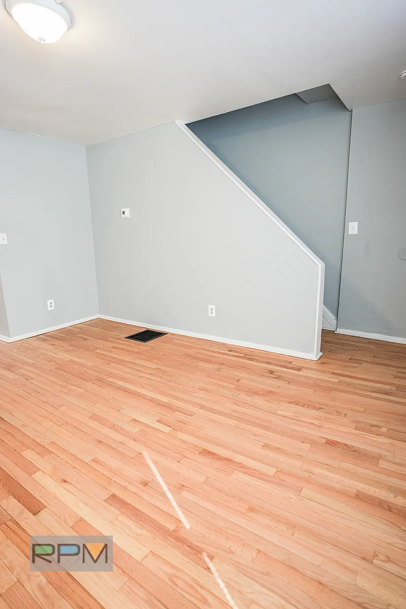 Building Photo - Ravenwood Ave