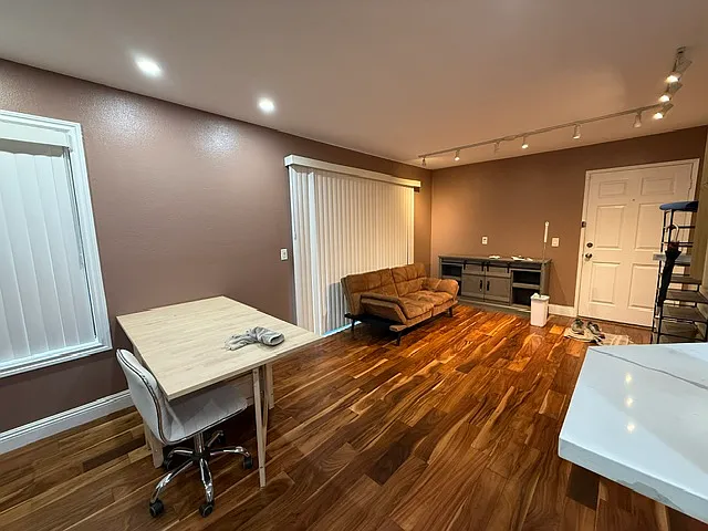 1110 W Blaine St — Photo 2