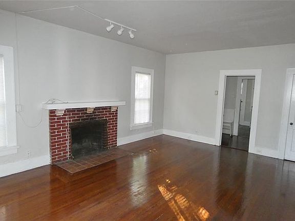 2nd image of 222 11th Ave NE