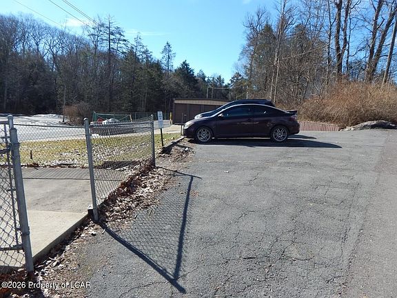 5th image of 695 Main Rd