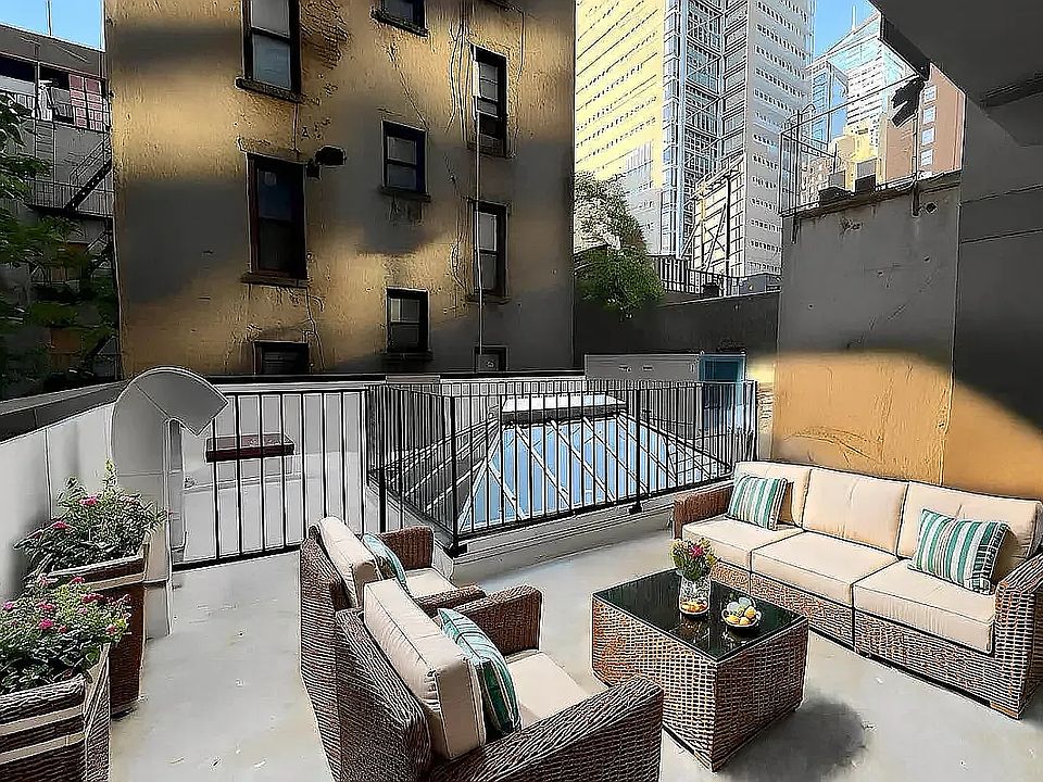 1st image of 307 W 39th St #2T