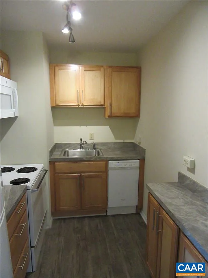 2 bed, 1.0 bath, 918 sqft, $2,100 — Photo 4