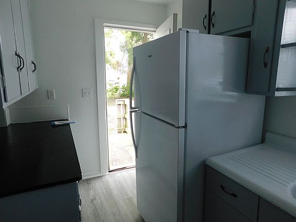 5th image of 311 W Elk St