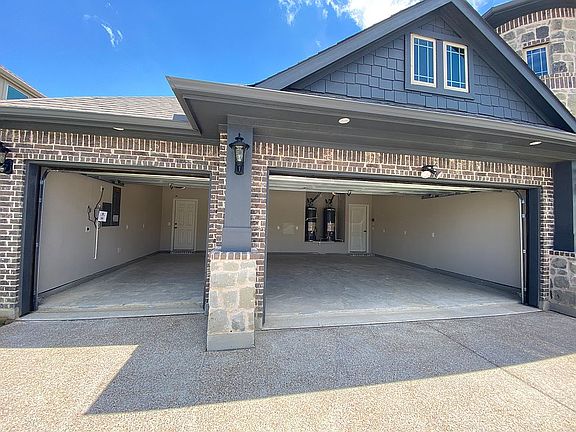 2nd image of 1420 Grace Ln
