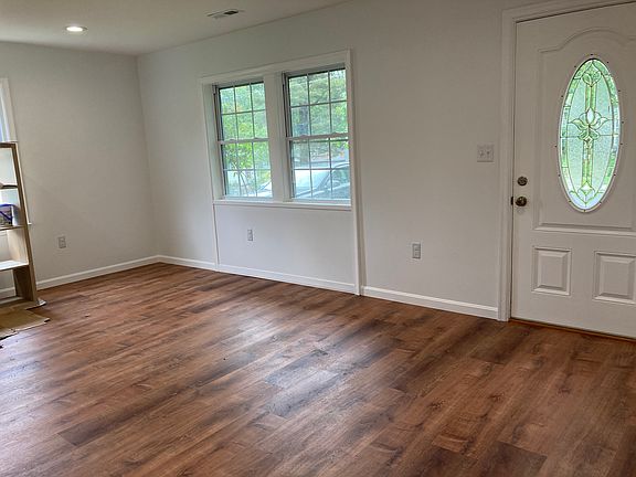 3rd image of 110 Charles St