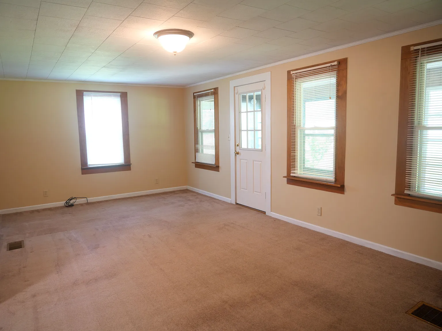 2 bed, 1.5 bath, 1500 sqft, $1,650 — Photo 4