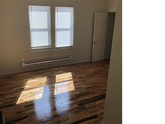 3rd image of 4846 W Race Ave