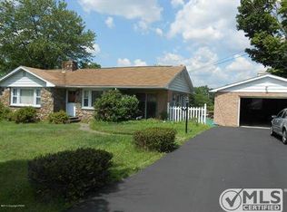 1010 Tara View Dr, Stroudsburg, PA 18360