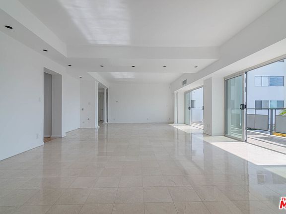 3rd image of 1155 N La Cienega Blvd APT 202