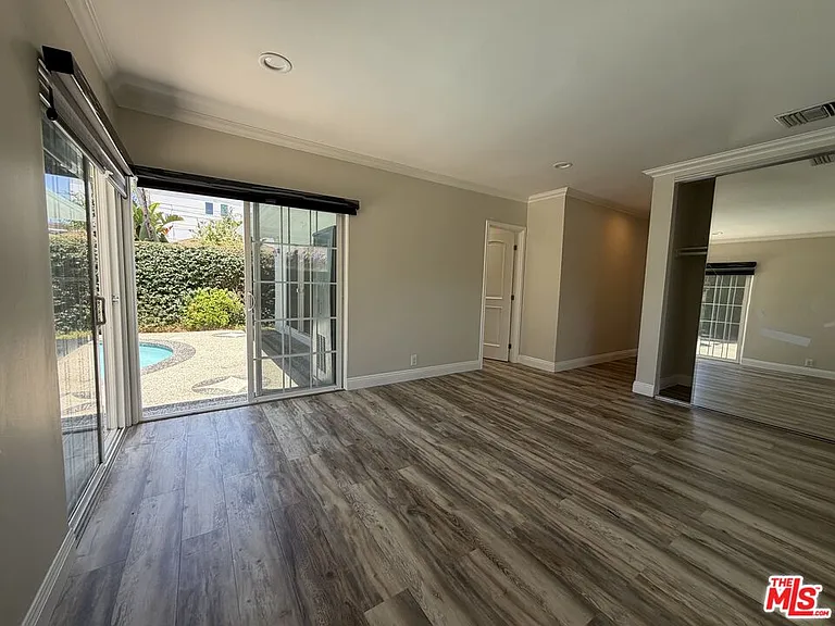 4747 Cartwright Ave — Photo 40