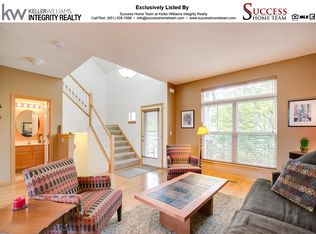 896 New Century Blvd S, Maplewood, MN 55119