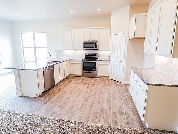 5th image of 3202 Bryan Ave