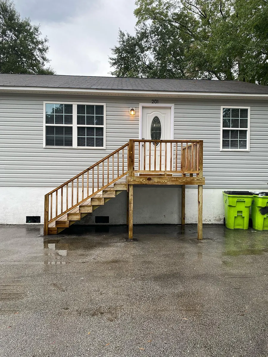 Building Photo - 205 Duffy St