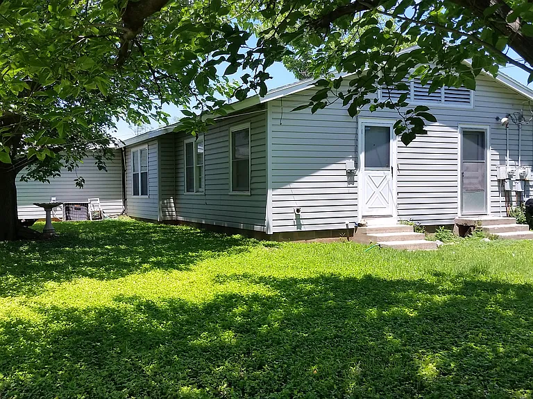 2117 Grand Ave — Photo 2
