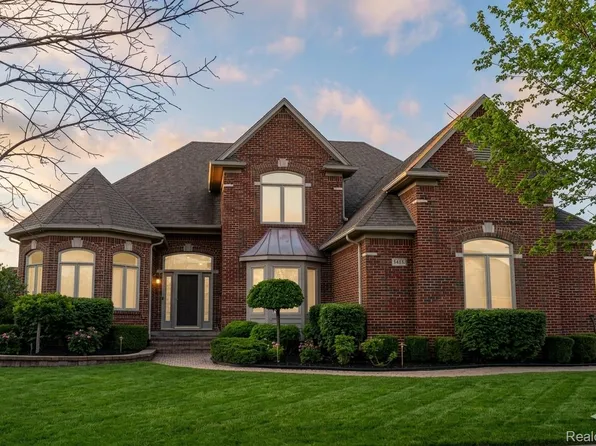 54395 White Spruce Ln, Shelby Township, MI 48315
