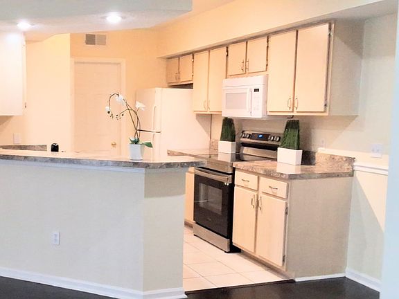 2nd image of 712 Crest Pines Dr APT 323