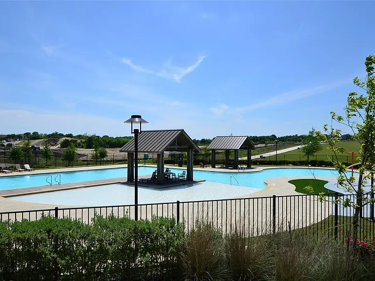 10713 Meris Ln — Photo 17