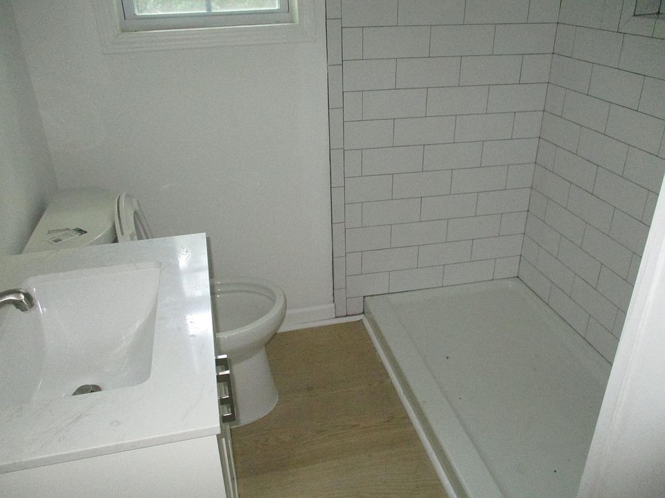 2nd image of 358 Phillips Dr SE