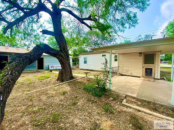 4th image of 402 W Sugar Cane Dr