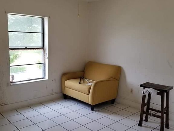 4th image of 915 Benton Blvd