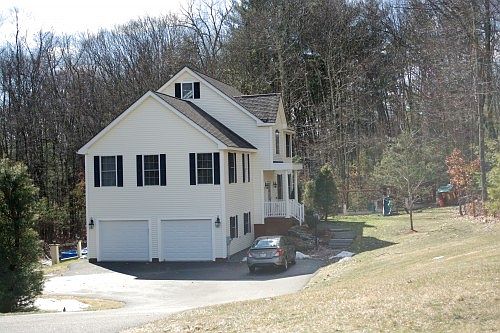 3rd image of 10 Arrowwood St