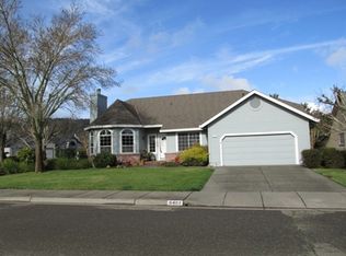 8401 Oakmont Dr, Santa Rosa, CA 95409