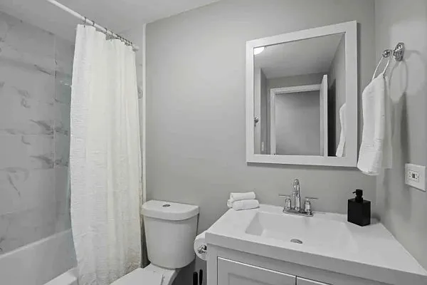 4 bed, 2.5 bath, 1155 sqft, $8,100 — Photo 3