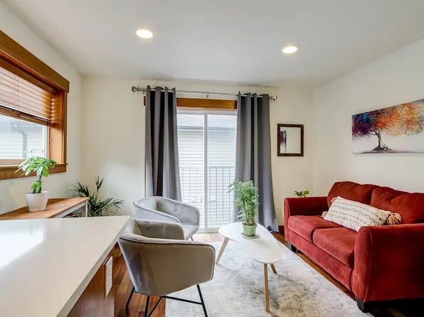 2007 SW Barton St, Seattle, WA 98106