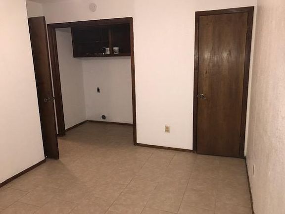 2nd image of 1922 Twisted Oak Dr