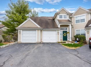 1040 Deerhaven Ter, Stewartsville, NJ 08886