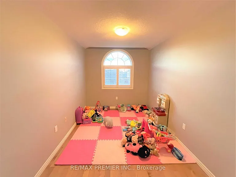 88 Sundance Cres — Photo 23