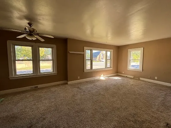 911 1st St, Port Edwards, WI 54469