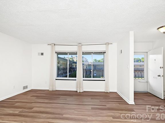 3rd image of 3010 Crosby Rd Unit 224