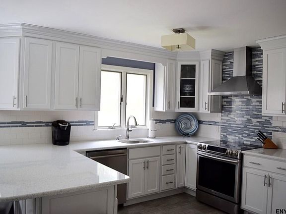 2nd image of 5 Siena Dr