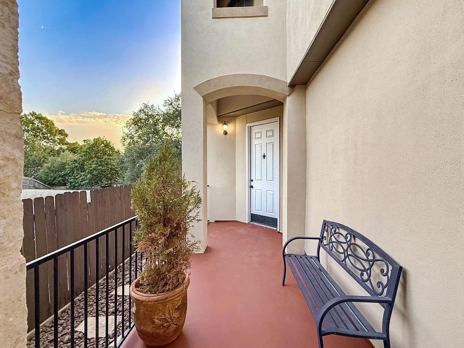 3 bed, 2.5 bath, 2008 sqft, $2,400 — Photo 3